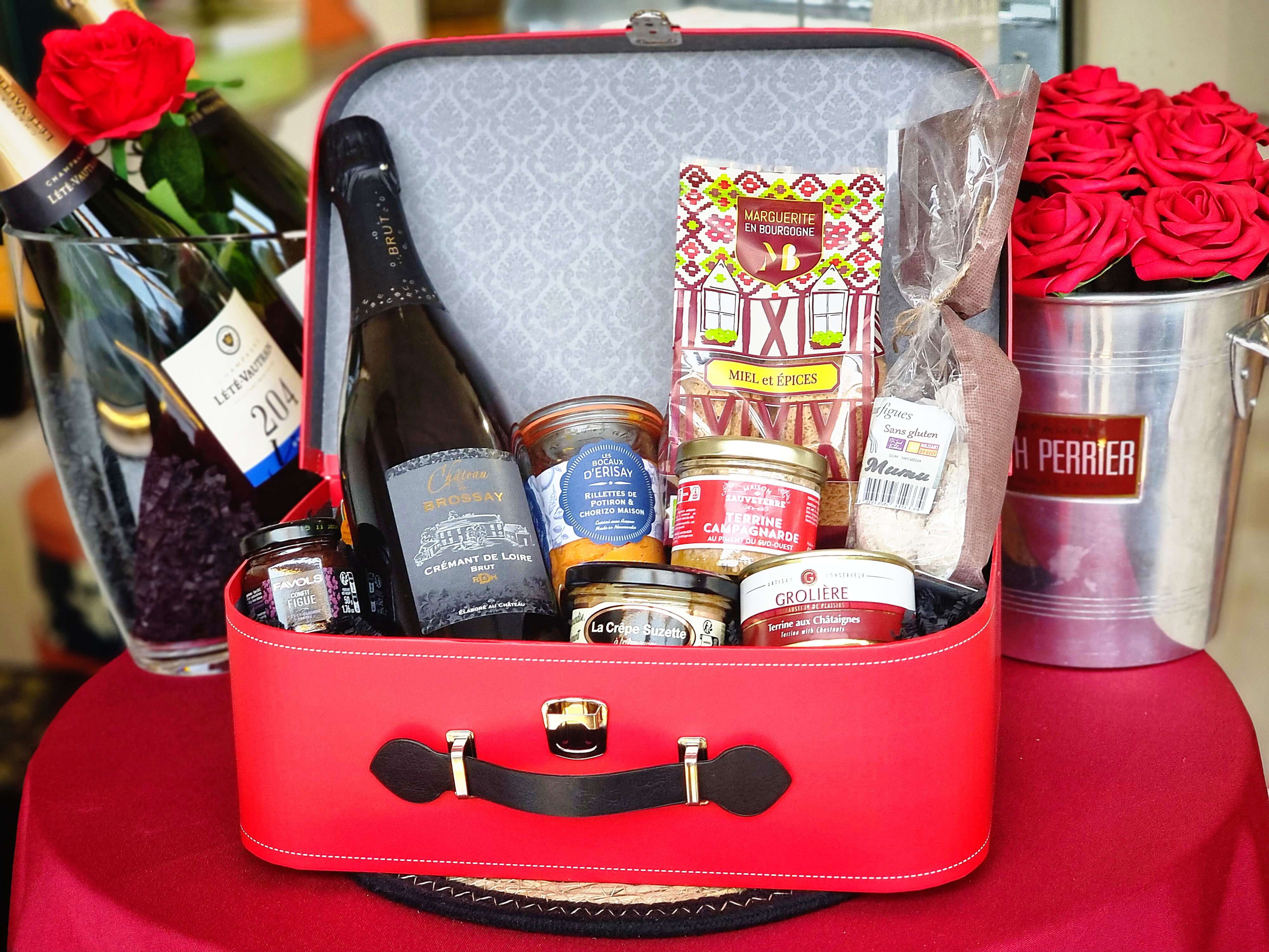 Coffret Gourmand - Grande Valisette - Crémant de Loire - Macarons - Rillettes - C est Cela