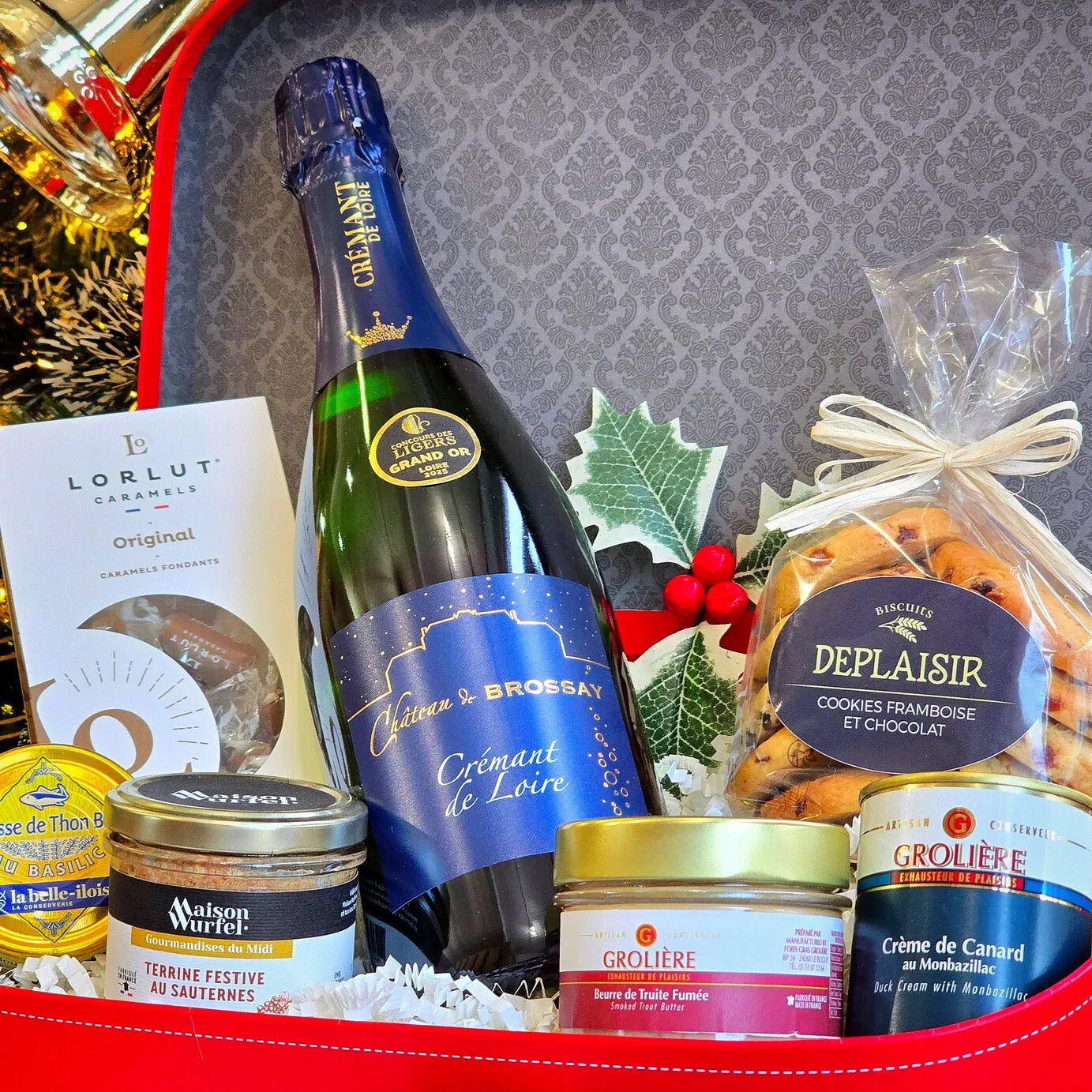 Panier Gourmand Valise Rouge Noël Intérieur.webp